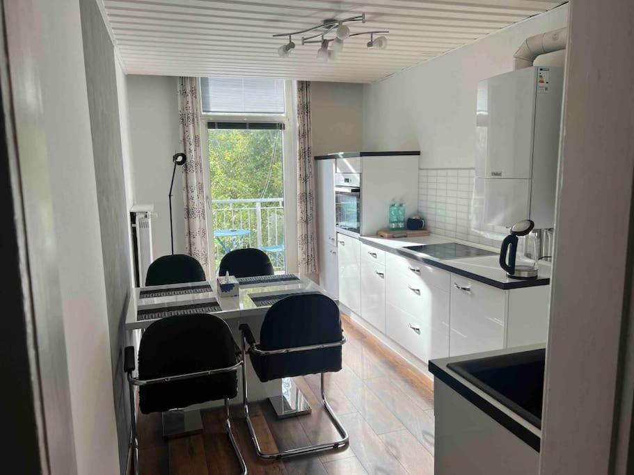 Schoenes City-Apartment Im Zentrum Mit Balkon Hof  Exterior photo