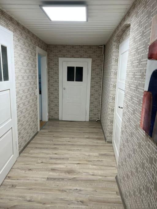 Schoenes City-Apartment Im Zentrum Mit Balkon Hof  Exterior photo